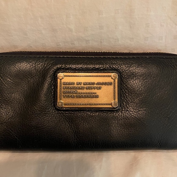 SOLD!!!Marc Jacobs Classic Q Wallet - Picture 2 of 11